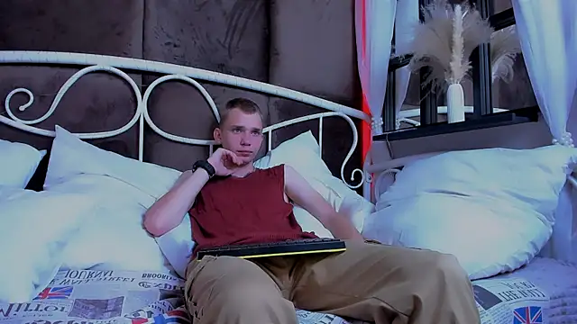 Snapshot of TimBlaks chatting on September 15, 3:45 pm TimBlaks online show from September 15, 3:45 pm