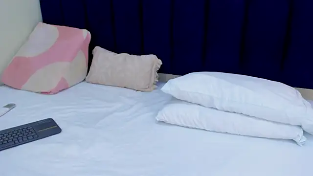 sophieturner mg online show from March 28, 7:13 pm