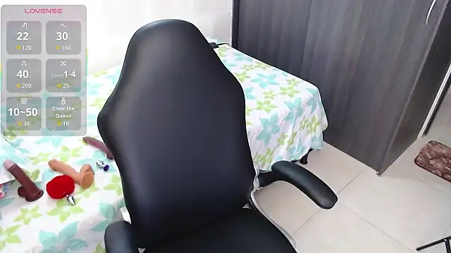 aynarakiss online show from October 7, 3:09 pm