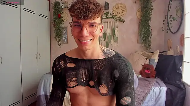 Snapshot of estebandi_do chatting on February 3, 7:08 pm estebandi do online show from February 3, 7:08 pm