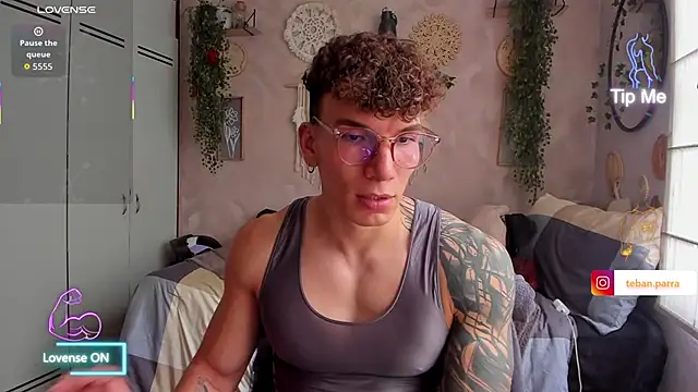 Snapshot of estebandi_do chatting on February 4, 8:25 pm estebandi do online show from February 4, 8:25 pm