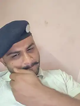 Snapshot of Frvgggghh chatting on February 3, 8:19 am Frvgggghh online show from February 3, 8:19 am