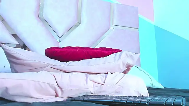 AngelineJolie online show from March 5, 11:17 am