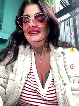Snapshot of IrishmilfAnna chatting on June 9, 2:39 pm IrishmilfAnna online show from June 9, 2:39 pm