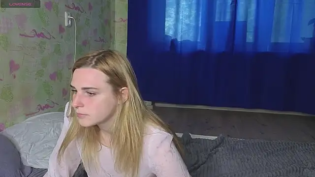 Snapshot of HelenMartines chatting on June 15, 11:01 am HelenMartines online show from June 15, 11:01 am