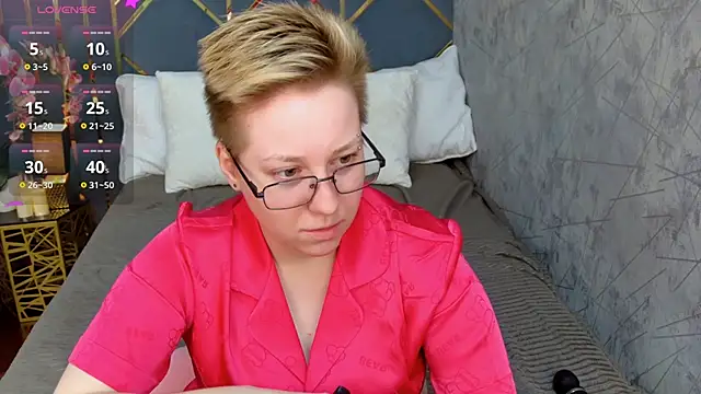 Snapshot of AlexandraGreen chatting on October 17, 8:55 pm AlexandraGreen online show from October 17, 8:55 pm