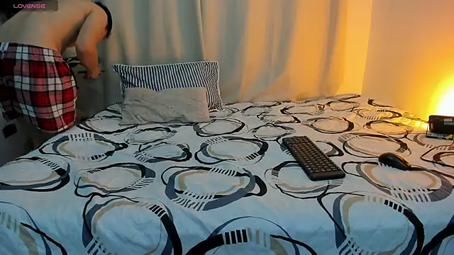 mrhot night online show from April 7, 10:53 pm