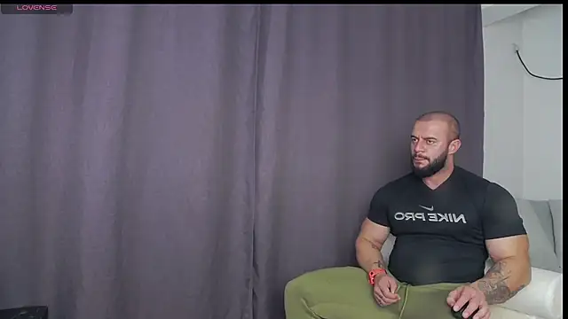 Snapshot of RickyMiami1 chatting on November 6, 6:53 pm RickyMiami1 online show from November 6, 6:53 pm