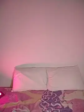 Snapshot of Ella_rr chatting on May 2, 2:16 am Ella rr online show from May 2, 2:16 am