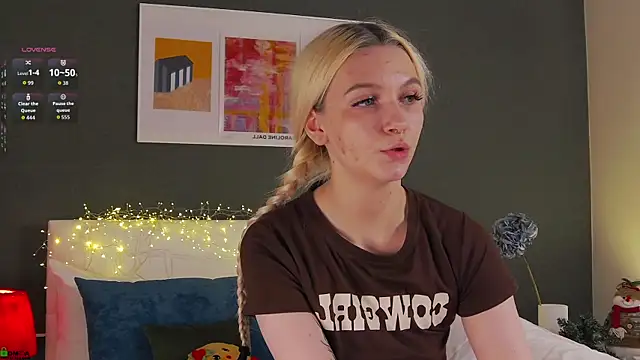 SaraHearts online show from December 20, 2:57 pm