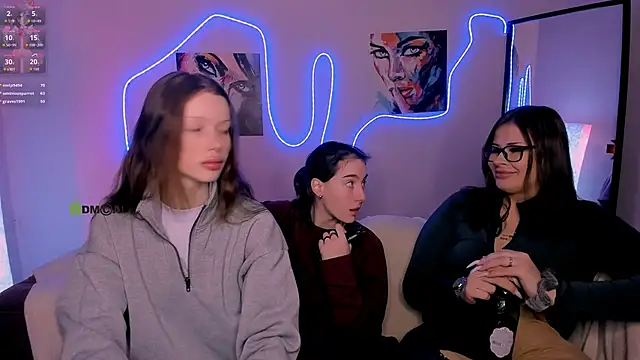 khloebeauty online show from February 3, 8:25 pm