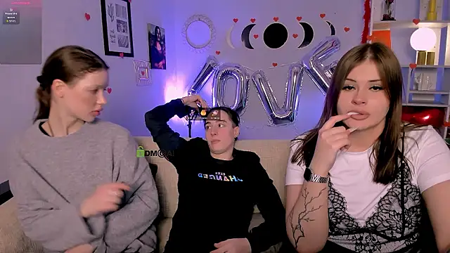 khloebeauty online show from February 13, 8:16 pm