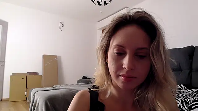 Snapshot of L_Sofia chatting on October 10, 8:24 am L Sofia online show from October 10, 8:24 am