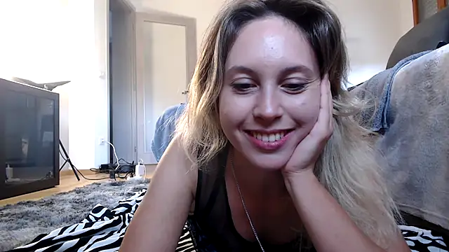 Snapshot of L_Sofia chatting on October 21, 11:11 am L Sofia online show from October 21, 11:11 am