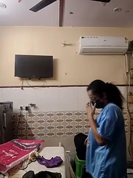 Snapshot of meenu_bhabhi547 chatting on February 13, 3:24 am meenu bhabhi547 online show from February 13, 3:24 am