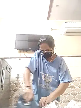 Snapshot of meenu_bhabhi547 chatting on February 19, 3:02 am meenu bhabhi547 online show from February 19, 3:02 am