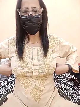 Snapshot of meenu_bhabhi547 chatting on March 2, 7:15 am meenu bhabhi547 online show from March 2, 7:15 am