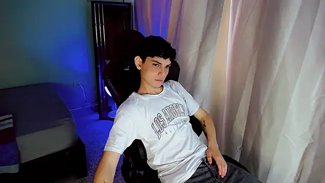 dilan hott  online show from October 1, 3:07 pm