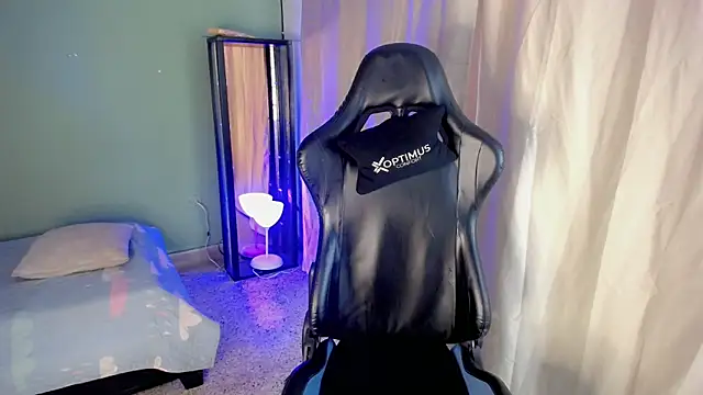 dilan hott  online show from November 6, 8:21 pm