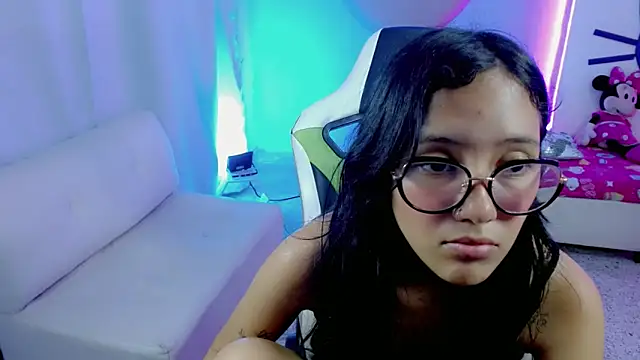 Snapshot of mishel_hott chatting on October 14, 8:42 pm mishel hott online show from October 14, 8:42 pm