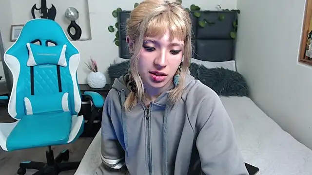 Amnesia  online show from September 25, 2:10 pm