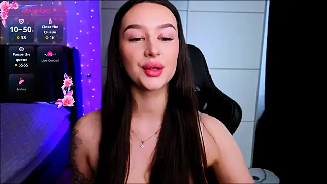 Veronica Larsson online show from February 17, 11:40 am