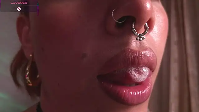 bri von dhara   online show from December 18, 1:39 pm