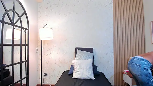 aliceandsia online show from January 12, 4:23 pm