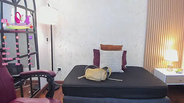 aliceandsia online show from February 25, 7:01 pm