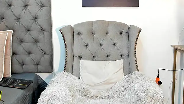 nahiroby ebony online show from September 23, 6:44 pm