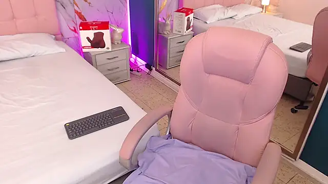 Red kytty6 online show from November 17, 3:18 pm