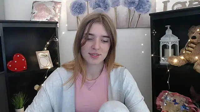 JuiceLips   online show from September 11, 6:46 am