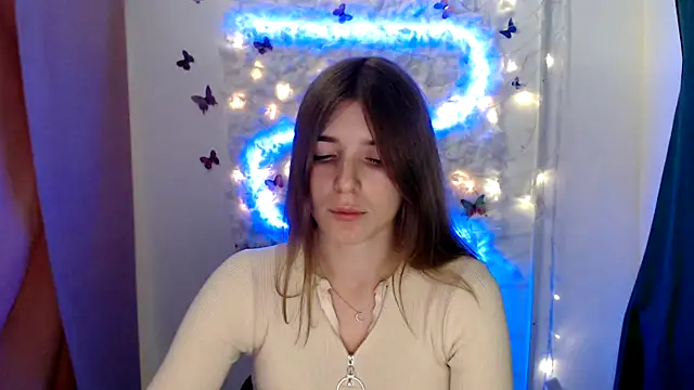 JuiceLips   online show from September 15, 4:40 pm