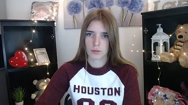 JuiceLips   online show from September 25, 8:40 am