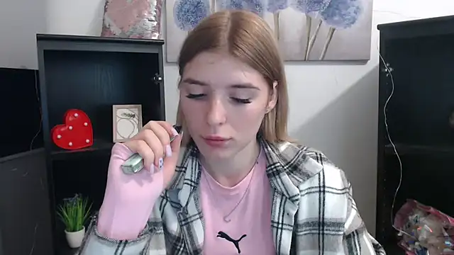 JuiceLips   online show from November 25, 3:01 pm