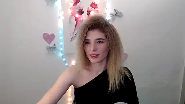 JuiceLips   online show from November 28, 1:25 pm