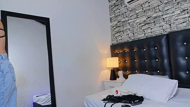 Martina thompson69 online show from September 11, 1:33 pm