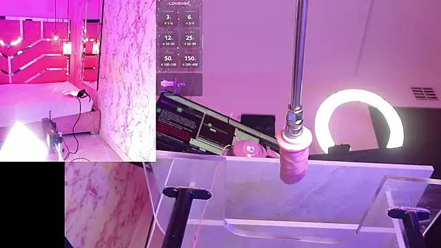 NovaLyn online show from November 19, 9:15 pm