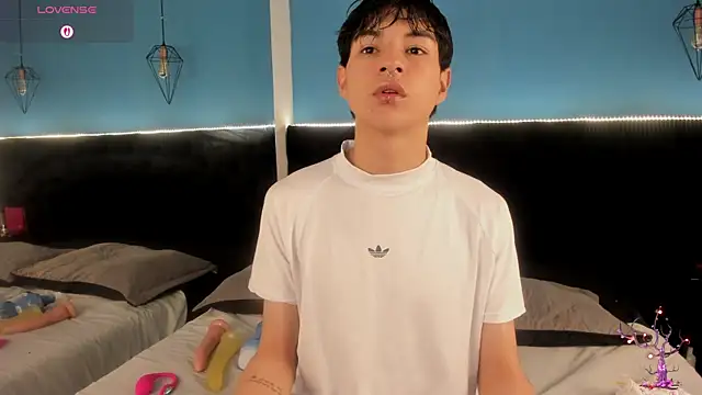 Snapshot of AleAurarashi chatting on September 8, 10:09 pm AleAurarashi online show from September 8, 10:09 pm