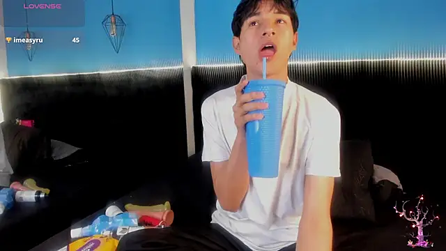 Snapshot of AleAurarashi chatting on September 9, 10:15 am AleAurarashi online show from September 9, 10:15 am