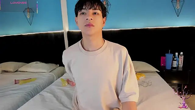 Snapshot of AleAurarashi chatting on September 14, 2:44 am AleAurarashi online show from September 14, 2:44 am