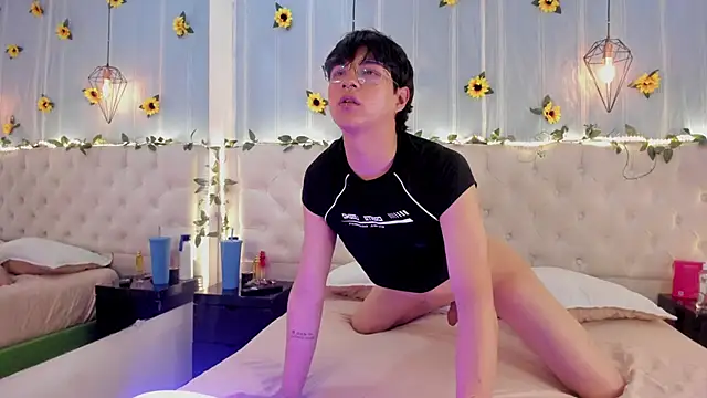 Snapshot of AleAurarashi chatting on October 8, 12:19 am AleAurarashi online show from October 8, 12:19 am