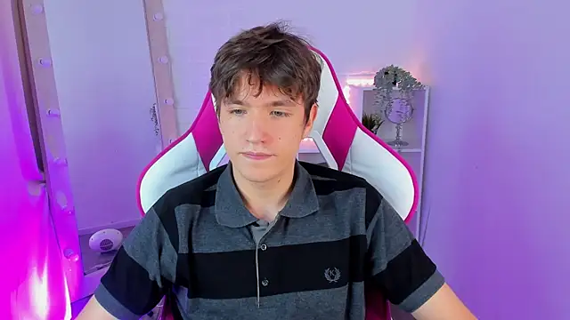 Snapshot of Ethan_Rivers chatting on October 2, 9:00 pm Ethan Rivers online show from October 2, 9:00 pm