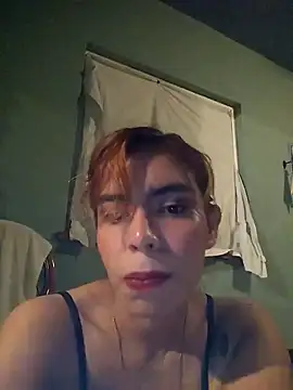 Snapshot of Apineapple07 chatting on May 2, 8:52 am Apineapple07 online show from May 2, 8:52 am