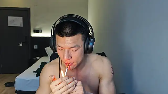 Snapshot of AAASuck chatting on March 13, 1:07 pm AAASuck online show from March 13, 1:07 pm