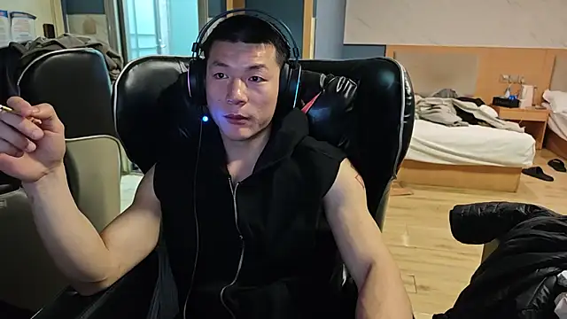 Snapshot of AAASuck chatting on March 21, 2:09 pm AAASuck online show from March 21, 2:09 pm