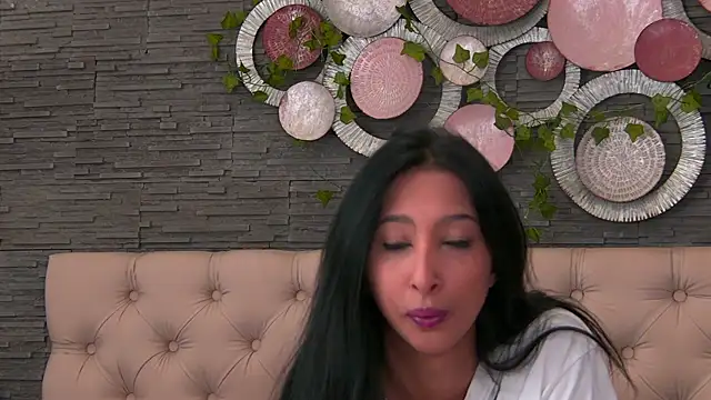 VannyFoxx online show from April 10, 2:11 pm