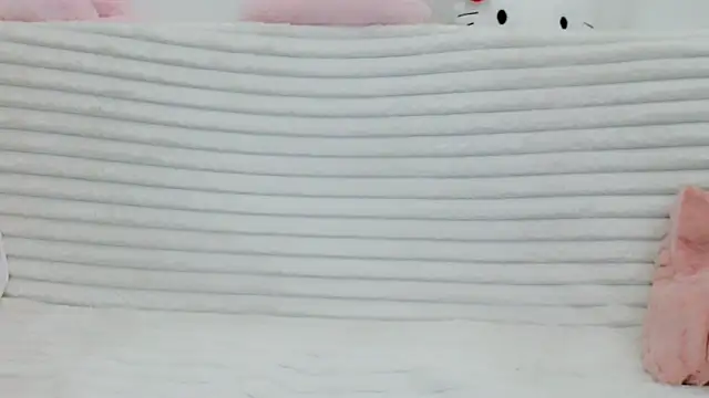 Snapshot of Emmahahaha17 chatting on February 4, 4:46 pm Emmahahaha17 online show from February 4, 4:46 pm