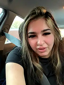 BrunetteBrat-xo online show from October 28, 7:01 am