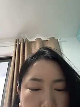 Snapshot of DHJM168 chatting on April 9, 1:27 am DHJM168 online show from April 9, 1:27 am